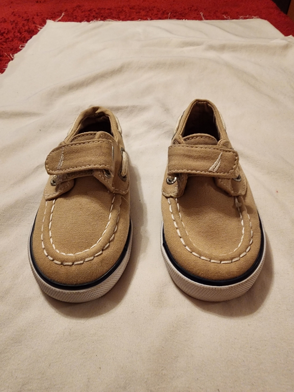 Nautica Kids Tan boat shoes size 6